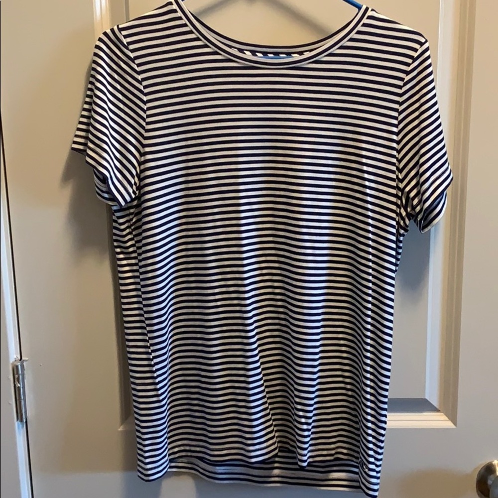 Ladies vineyard vines striped outlet basic tee.